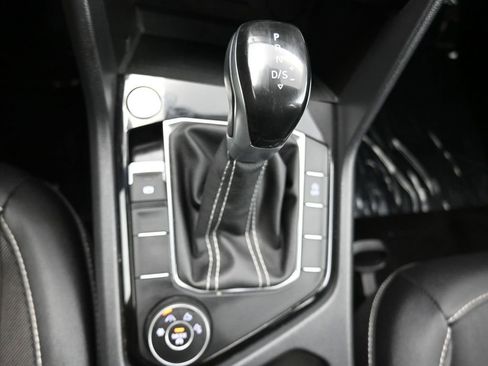 Used 2023 Volkswagen Taos SE w/ Panoramic Sunroof Package AWD/4WD image 18