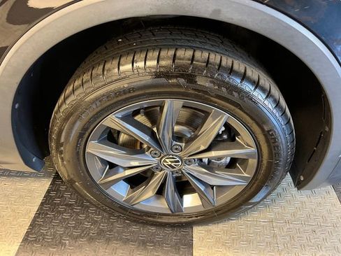 Used 2022 Volkswagen Tiguan SE image 10