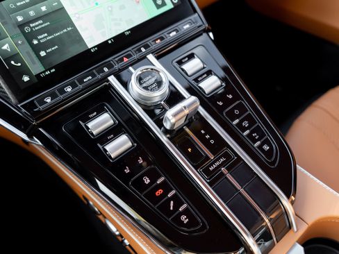 Used 2025 Aston Martin V8 Vantage Coupe image 22