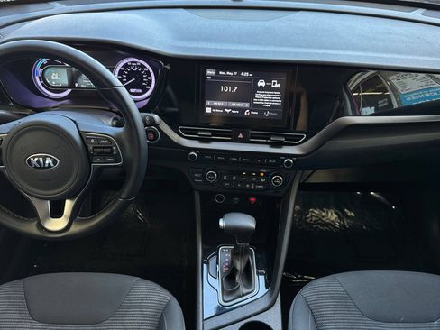 Used 2020 Kia Niro LXS FWD image 13