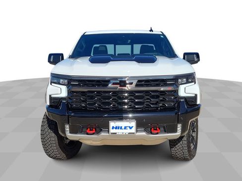 Used 2025 Chevrolet Silverado 1500 ZR2 w/ Technology Package image 3