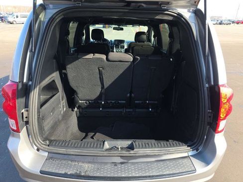 Used 2017 Dodge Grand Caravan SE FWD image 15