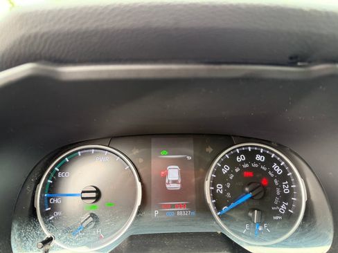 Used 2022 Toyota RAV4 XLE AWD/4WD image 16