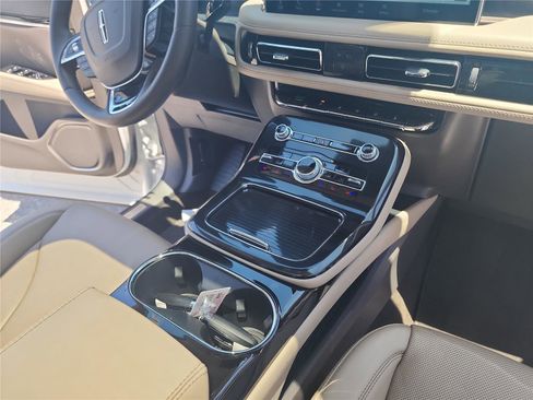 Used 2023 Lincoln Nautilus Reserve FWD image 33