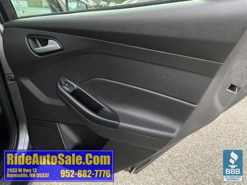 Used 2013 Ford Focus SE w/ SE Winter Pkg FWD image 15