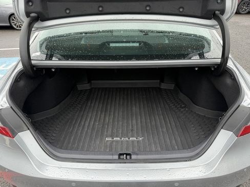 Used 2021 Toyota Camry XLE w/ Navigation Upgrade Package image 11