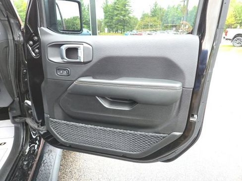 Used 2024 Jeep Wrangler Unlimited Sahara w/ Technology Group AWD/4WD image 54