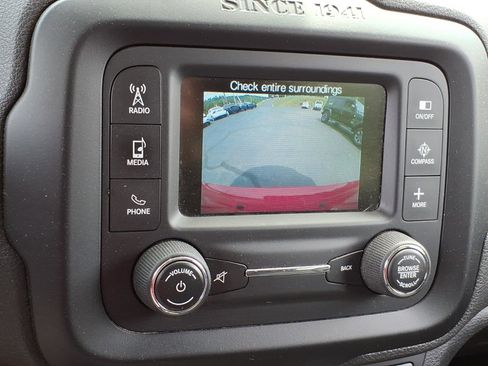 Used 2015 Jeep Renegade Latitude AWD/4WD image 15