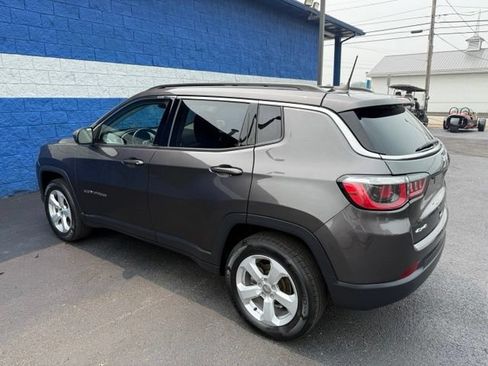 Used 2018 Jeep Compass Latitude w/ Popular Equipment Group AWD/4WD image 17