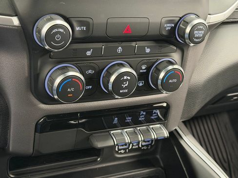 Used 2022 RAM 1500 Big Horn AWD/4WD image 16