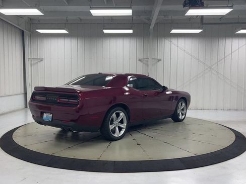 Used 2018 Dodge Challenger R/T RWD image 8