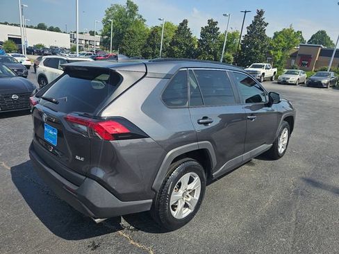 Used 2020 Toyota RAV4 XLE w/ Convenience Package FWD image 8