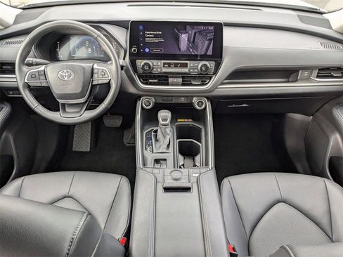 Used 2025 Toyota Grand Highlander AWD image 36