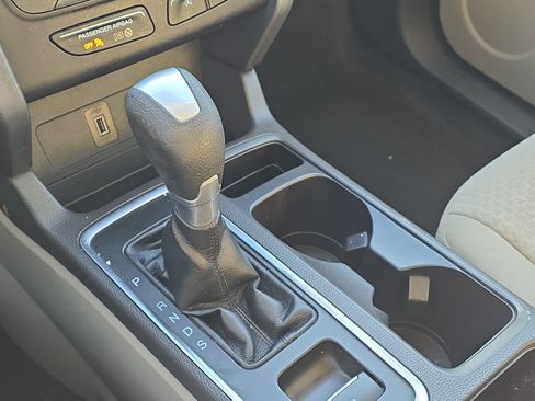 Used 2017 Ford Escape SE image 30