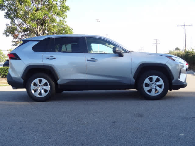 Used 2025 Toyota RAV4 LE AWD/4WD image 4