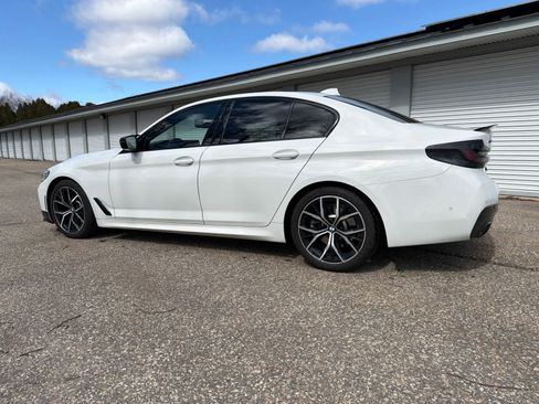 Used 2021 BMW 530i xDrive w/ M Sport Package image 3