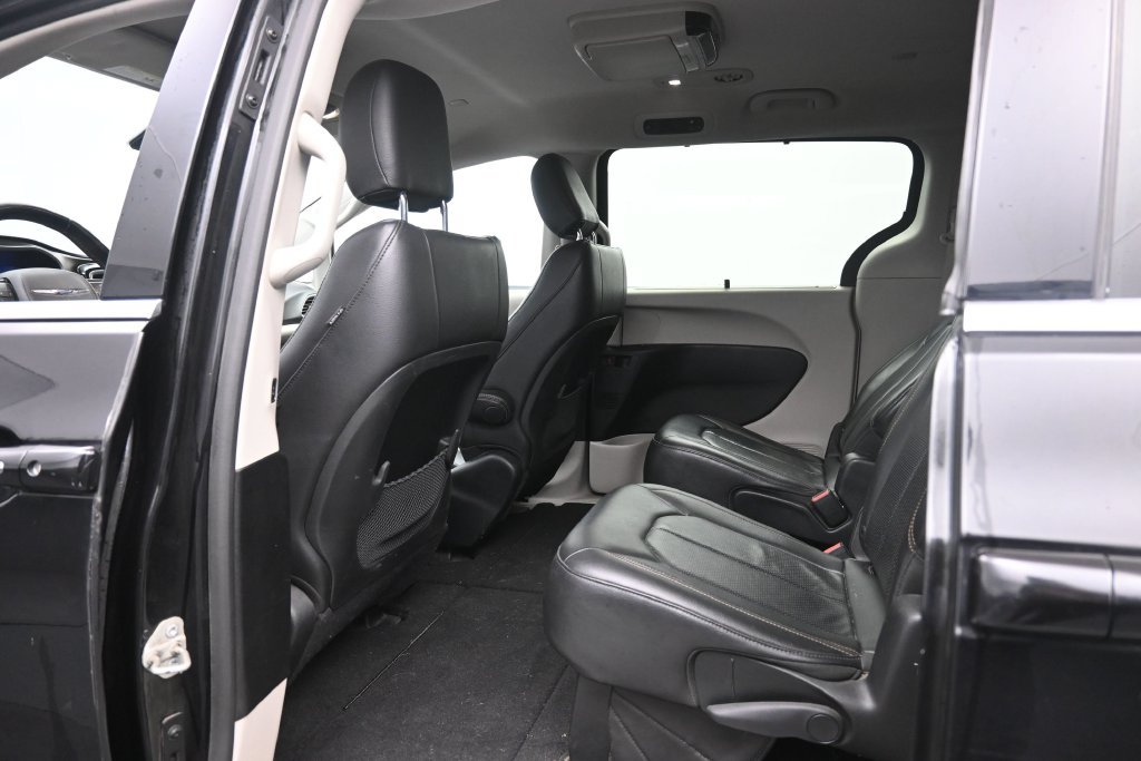 Used 2019 Chrysler Pacifica Touring-L w/ Advanced Safetytec Group FWD image 26