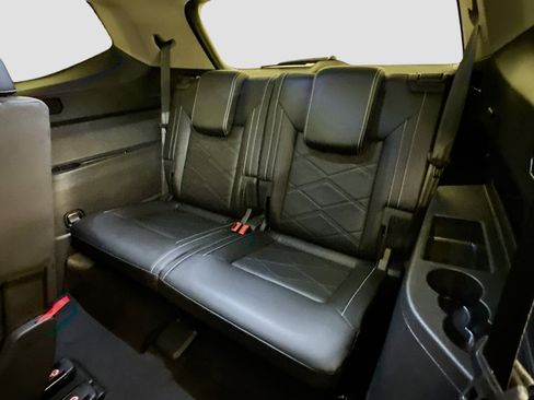 Used 2025 Volkswagen Atlas SE image 30