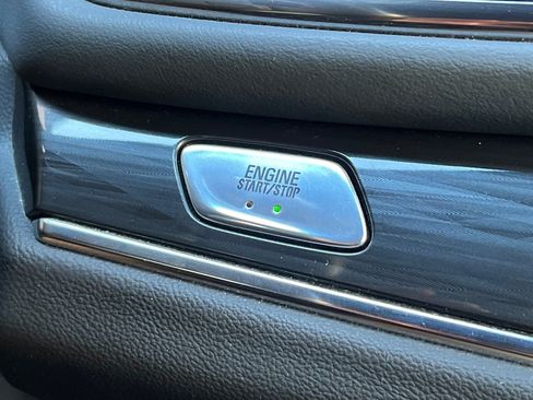 Used 2024 Buick Enclave Premium image 32