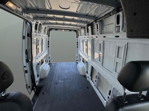 Used 2023 Mercedes-Benz Sprinter 2500 image 18