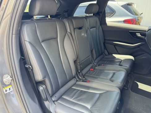 Used 2020 Audi Q7 2.0T Premium w/ Towing Package AWD/4WD image 12
