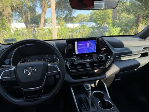 Used 2023 Toyota Highlander XSE FWD image 26