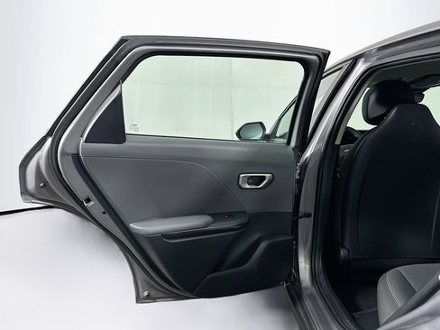 Used 2025 Kia K4 LXS image 25