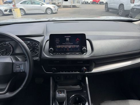 Used 2025 Nissan Rogue SV FWD image 17