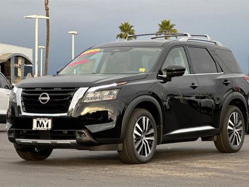 New 2025 Nissan Pathfinder Platinum w/ Cargo Package image 8