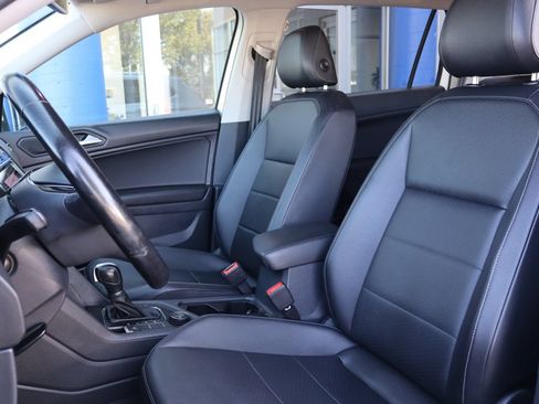 Used 2019 Volkswagen Tiguan SEL AWD/4WD image 2