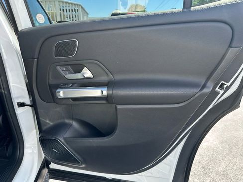 Used 2021 Mercedes-Benz GLB 250 image 32