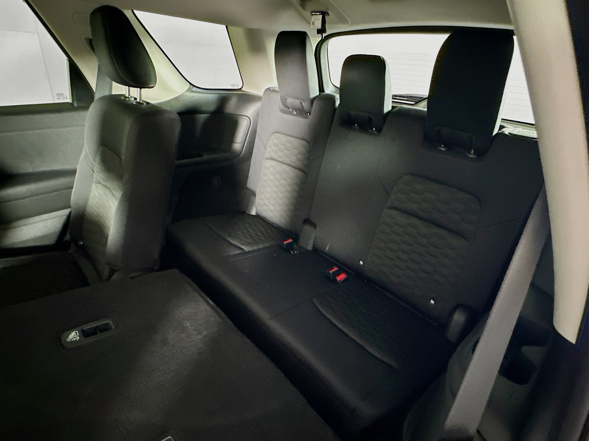 Used 2025 Nissan Pathfinder SV FWD image 29