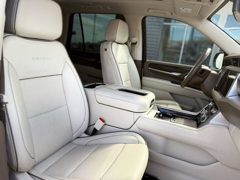 Used 2022 GMC Yukon Denali RWD image 17