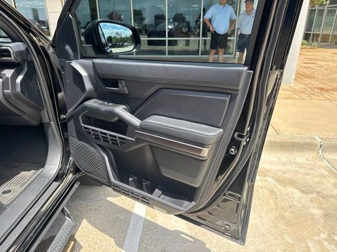 Used 2025 Toyota 4Runner SR5 AWD/4WD image 26