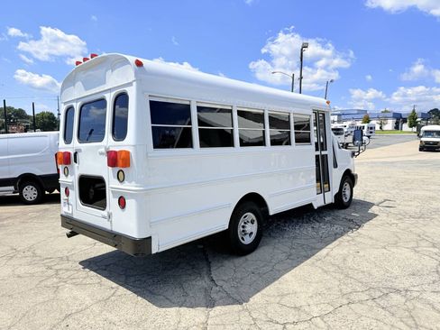 Used 2000 Chevrolet Express 3500 RWD image 3