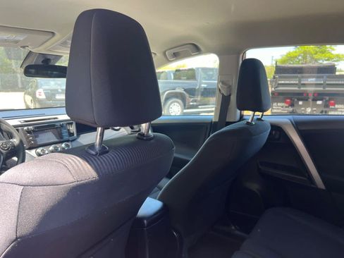 Used 2017 Toyota RAV4 LE AWD/4WD image 30