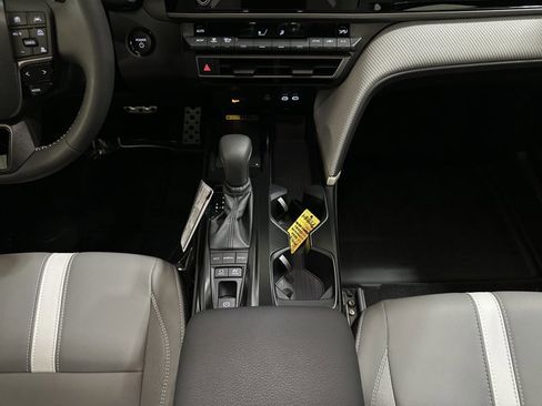 Used 2026 Toyota Camry SE image 33