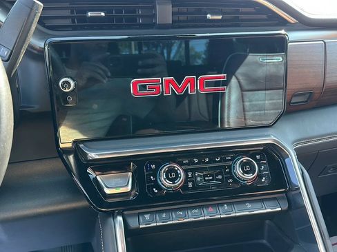 Used 2025 GMC Sierra 2500 Denali Ultimate AWD/4WD image 11