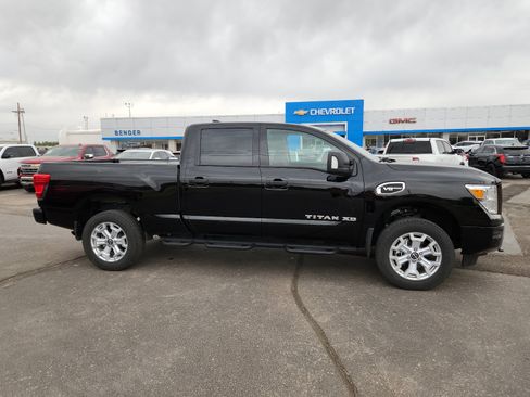 Used 2024 Nissan Titan SV w/ SV Convenience Package image 5