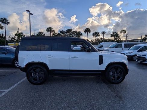 Used 2024 Land Rover Defender 110 X-Dynamic SE image 8