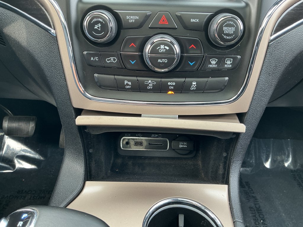 Used 2014 Jeep Grand Cherokee Limited w/ Luxury Group II AWD/4WD image 19