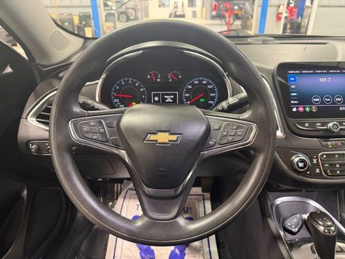 Used 2020 Chevrolet Malibu LT FWD image 23