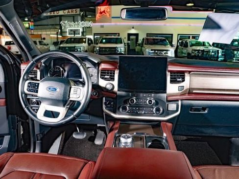 Used 2022 Ford Expedition Max Limited image 13