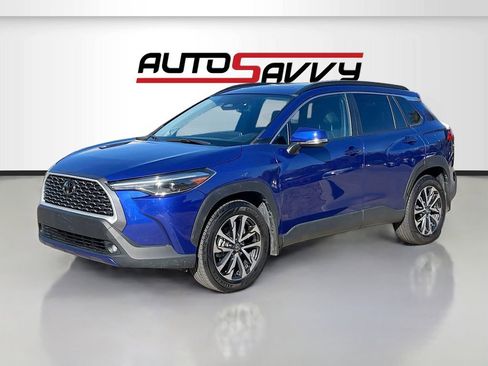 Used 2024 Toyota Corolla Cross XLE w/ Convenience Package image 3