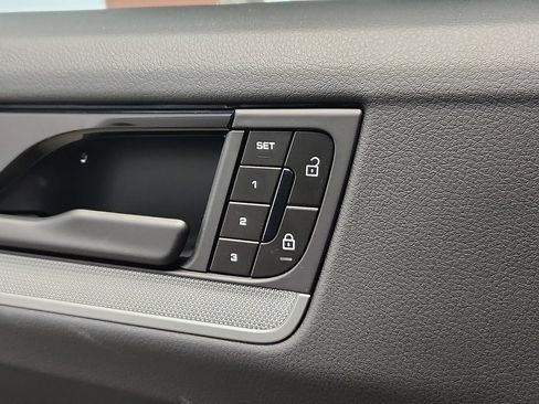Certified 2026 Porsche Cayenne AWD/4WD image 23