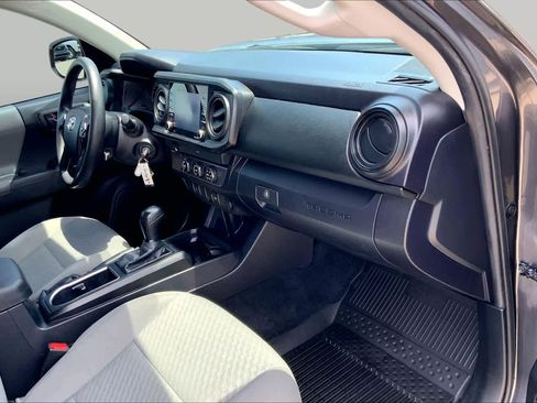 Used 2022 Toyota Tacoma SR w/ SR Convenience Package RWD image 18