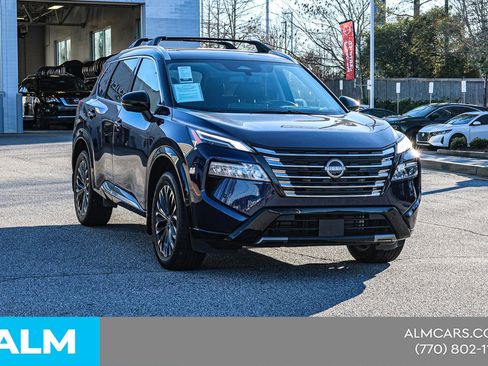 Used 2025 Nissan Rogue Platinum image 6