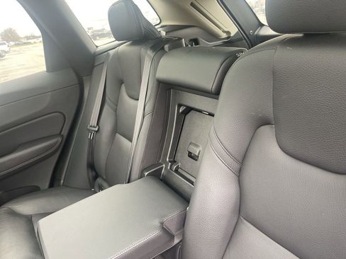 Used 2024 Volvo XC60 B5 Plus image 39