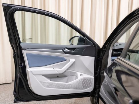 New 2026 Volkswagen Jetta SE FWD image 8