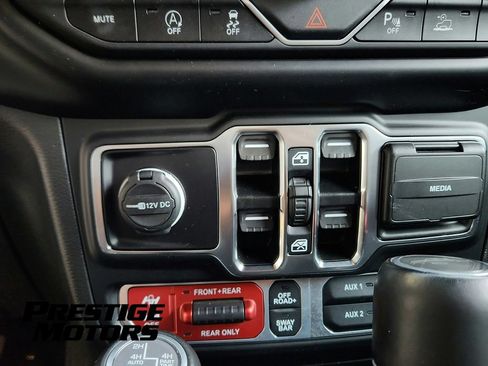 Used 2022 Jeep Gladiator Rubicon w/ LED Lighting Group AWD/4WD image 14
